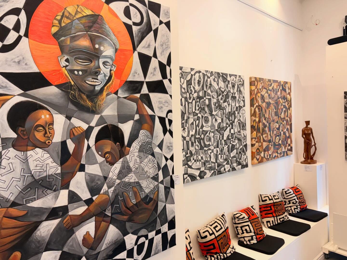 Essences tribales de Coco Mobuli Mangbanzo à Bina Gallery, Mons