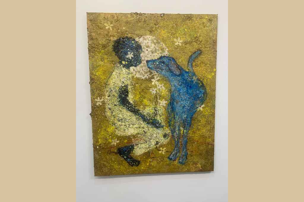 Le chien bleu, 2025 Signée, titrée Acrylique, poudre et copeaux de bois, pastels, charbon et feutre sur toile 116 x 90 cm Pièce unique