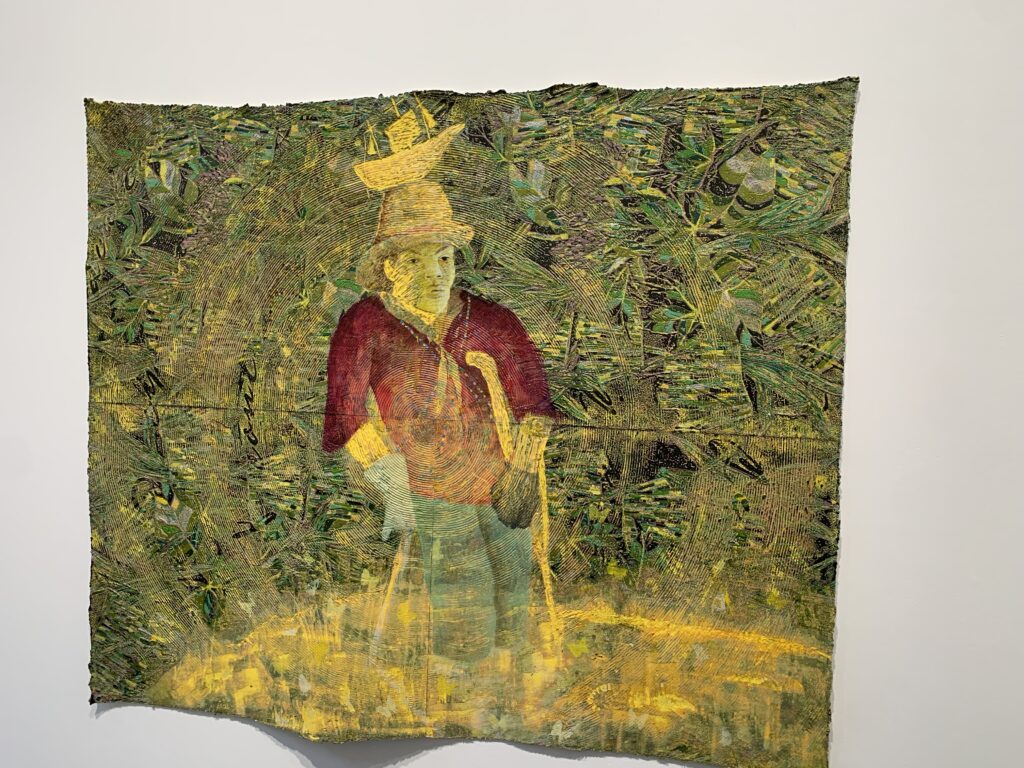 Figure centrale en rouge, rayonnement spiralé